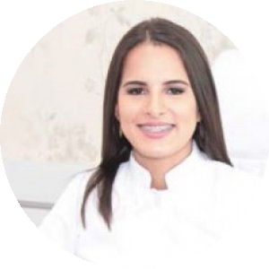 Dra. Carolina Moreira Mendes de Oliveira