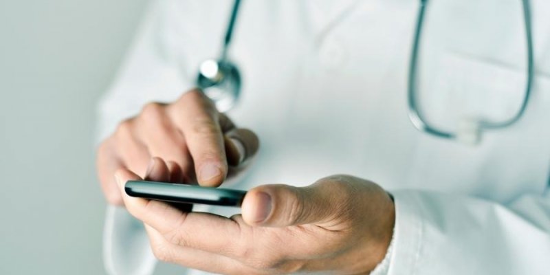 Parecer do CFM discorre sobre uso do Whatsapp entre médicos e pacientes